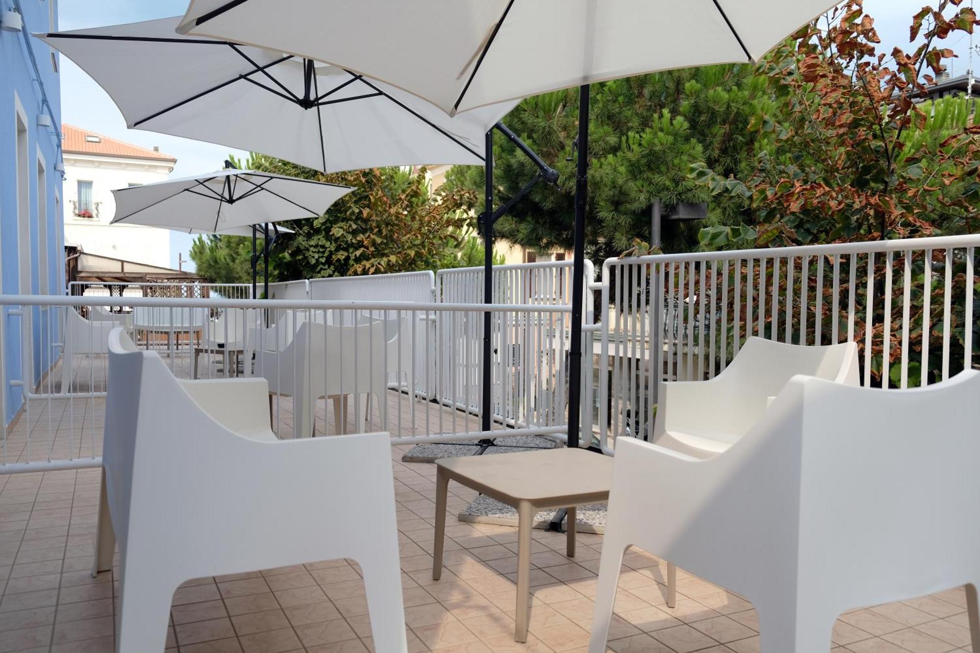 Hotel Canasta Rimini Esterno foto